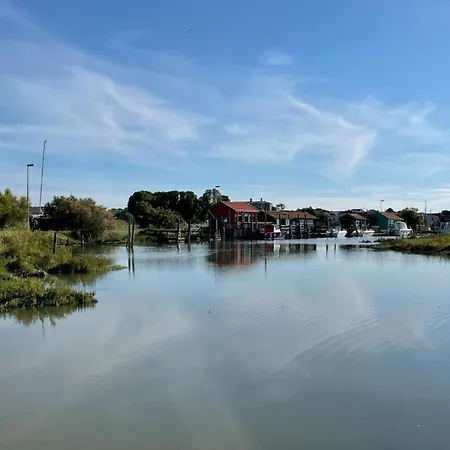 Spacious With Heated Pool And Jacuzzi Pensión