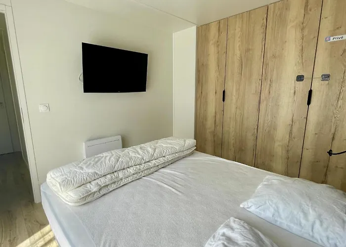 Pensión Spacious With Heated Pool And Jacuzzi Les Mathes