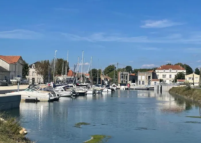 Spacious With Heated Pool And Jacuzzi