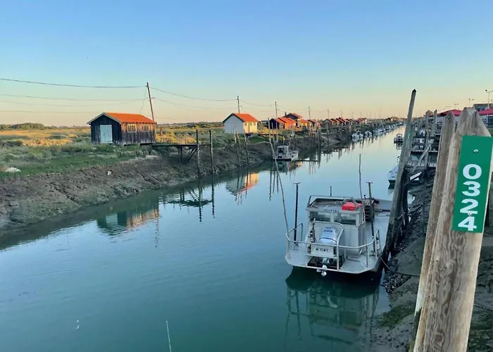 Spacious With Heated Pool And Jacuzzi Pensión