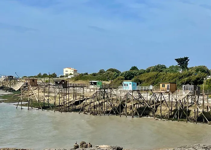 Spacious With Heated Pool And Jacuzzi Pensión