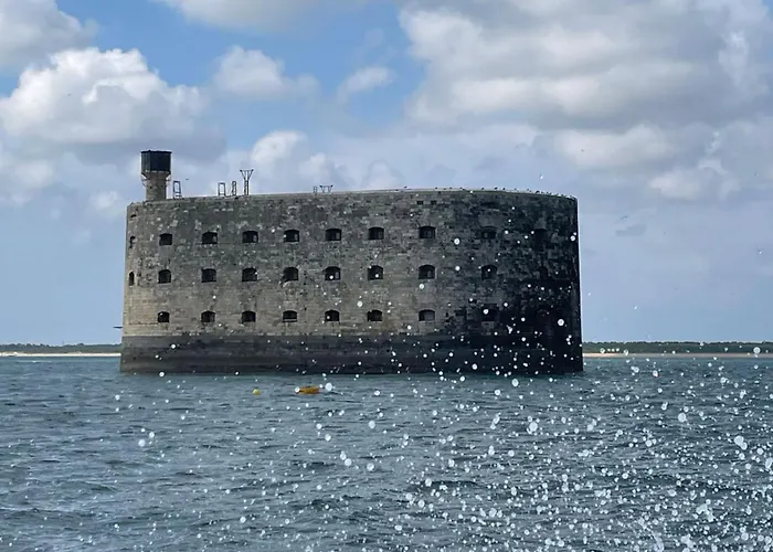 Spacious With Heated Pool And Jacuzzi Pensión