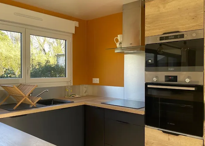 Spacious With Heated Pool And Jacuzzi
