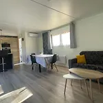 Spacious With Heated Pool And Jacuzzi 招待所 3*