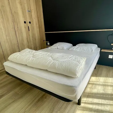 Spacious With Heated Pool And Jacuzzi 招待所 莱马特
