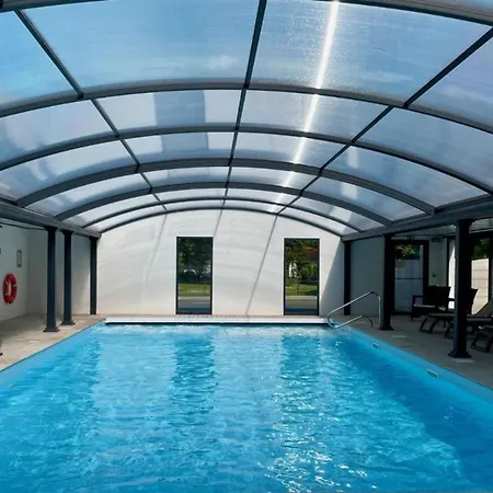 Spacious With Heated Pool And Jacuzzi Vendégház 3*