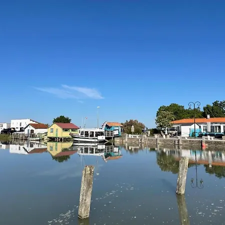 Spacious With Heated Pool And Jacuzzi