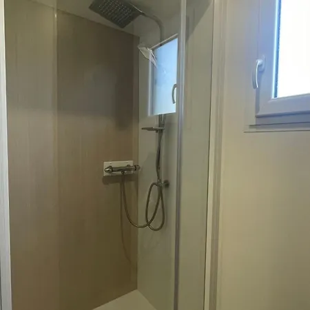 Spacious With Heated Pool And Jacuzzi 4* 莱马特