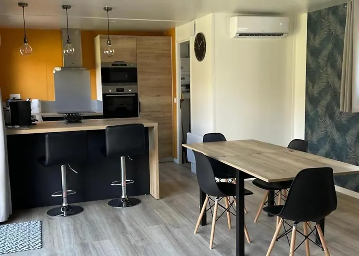 Spacious With Heated Pool And Jacuzzi 3*