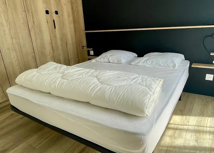 Spacious With Heated Pool And Jacuzzi Gasthof Les Mathes