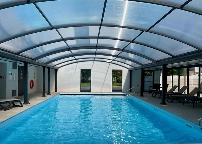 Spacious With Heated Pool And Jacuzzi Gasthof 3*